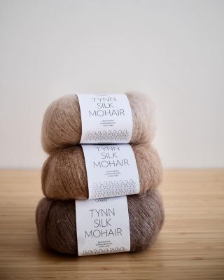 Tynn Silk Mohair od Sandnes Garn – lehký jako pírko, jemný jako dotek 💫 Ideální pro jemné svetry, šály a vrstvené projekty...