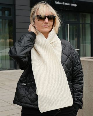 Chtěla jsem se podělit o něco jednoduchého a uklidňujícího — šálu, kterou zvládne uplést úplně každý, i když nikdy předtím...