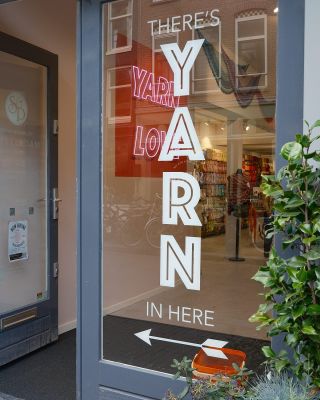 Malý pletařský výlet do Amsterdamu 🇳🇱 Navštívila jsem pár známých obchodů s přízemi. #knitwithstroms #amsterdam...