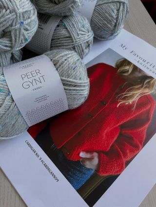 Co bude dál? #cardiganno9 od My Favourite Things Knitwear _______ A new project is coming ✨ Cardigan No. 9 by...