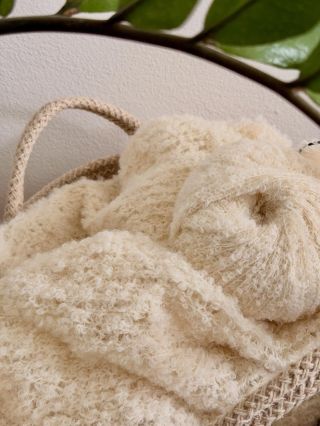 Projekt, který jsem měla v plánu už víc než rok. Použila jsem zbytky z mé zásoby – Drops Alpaca Bouclé, a musím říct, že...